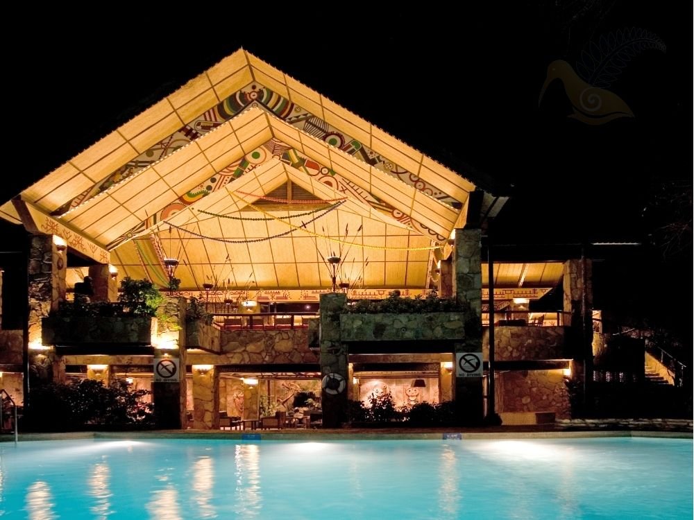 Queenstown luxury lodge lake view